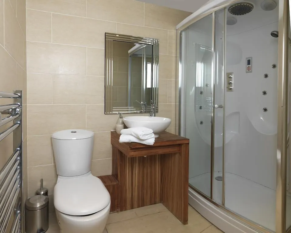 Garden View, 6 Rodley Hall, Leeds Apartment Leeds